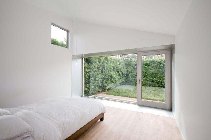 Rear Window House by Edward Ogosta Architecture