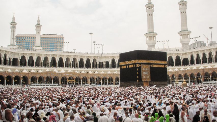 Hamza Oza debuts tracking device for pilgrims that operates without a mobile network