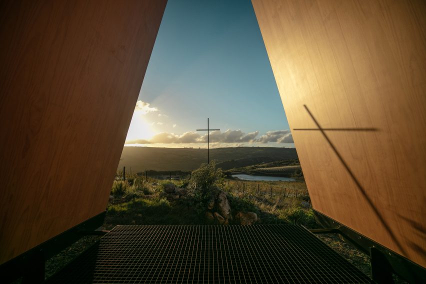 Sacramonte Chapel by MAPA