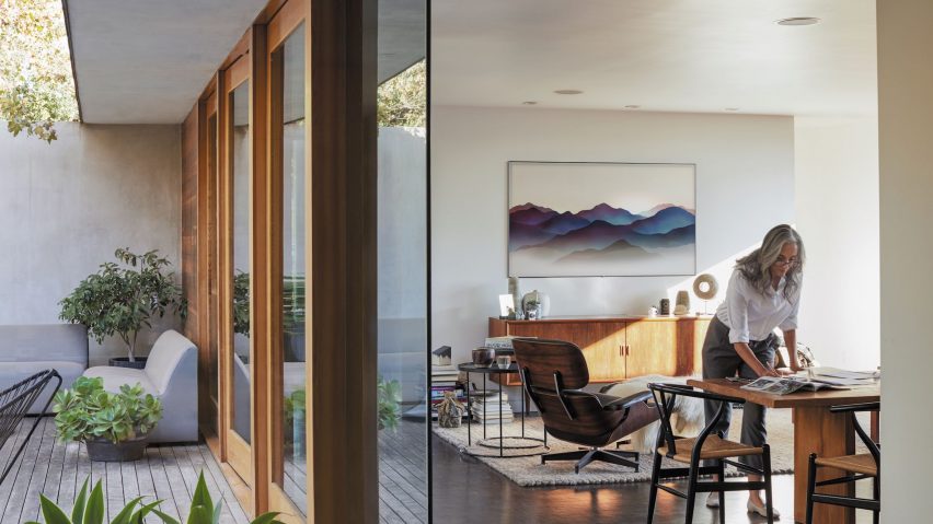 Samsung QLED TV with Ambient Mode enhances a home