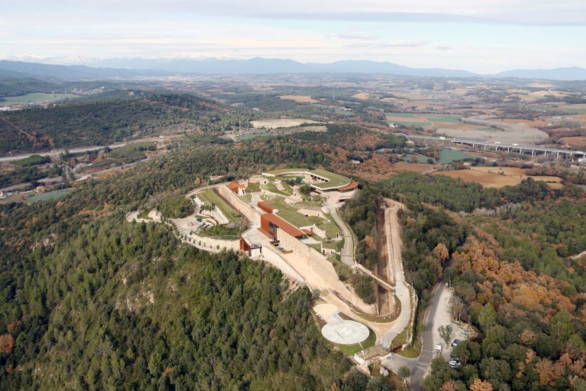 Sant Julià de Ramis fortress by Fuses Viader Arquitectes