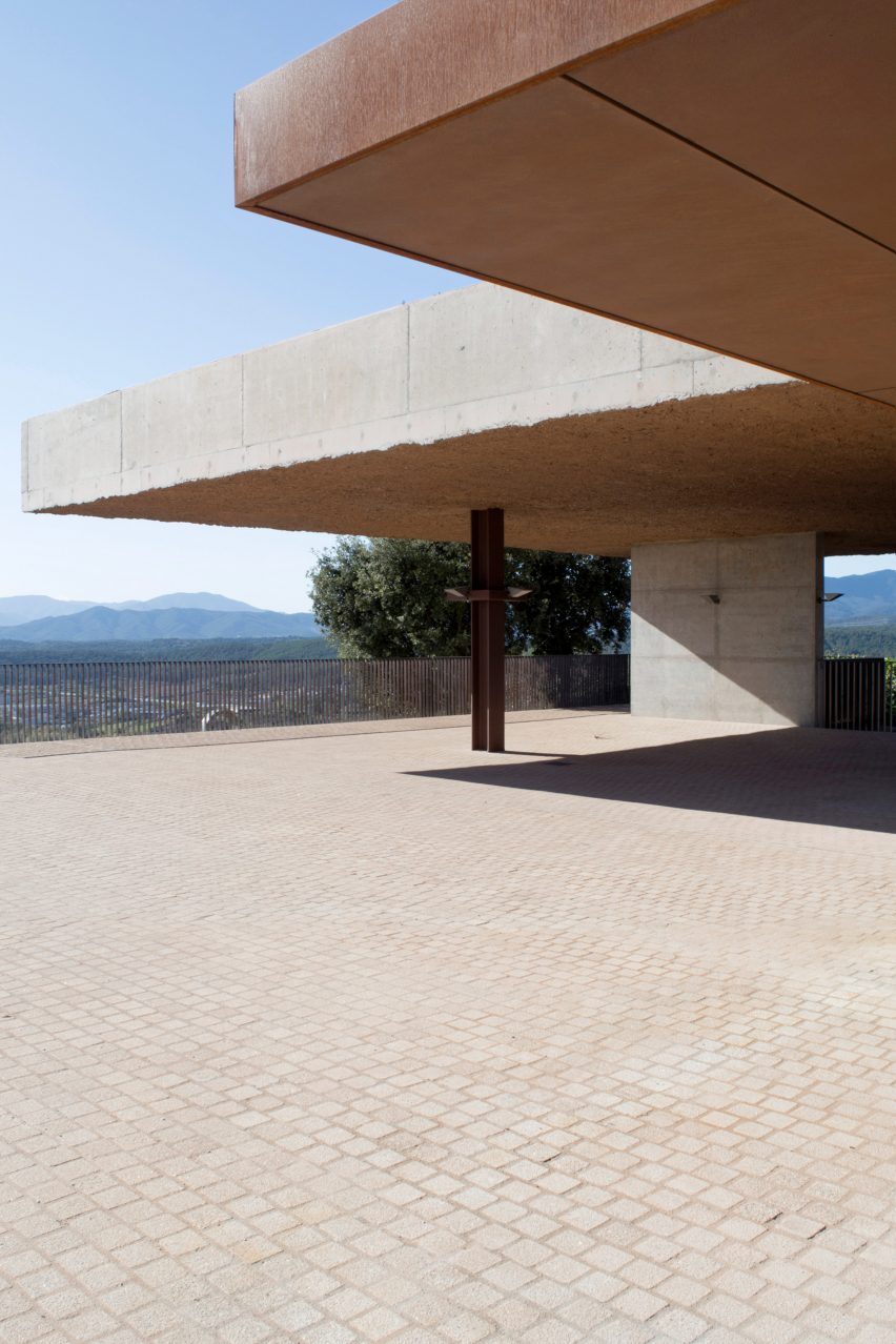 Sant Julià de Ramis fortress by Fuses Viader Arquitectes
