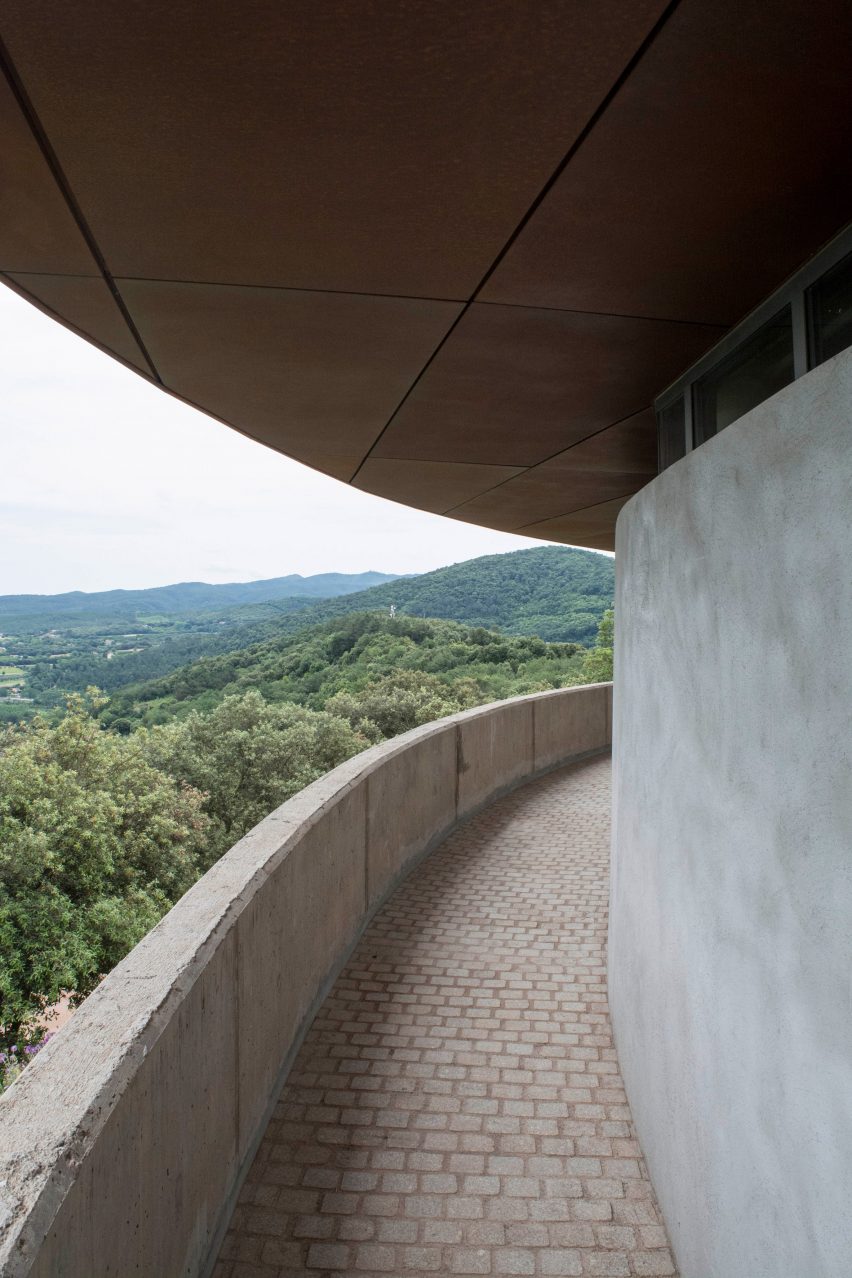 Sant Julià de Ramis fortress by Fuses Viader Arquitectes