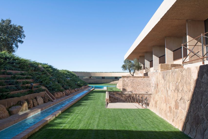 Sant Julià de Ramis fortress by Fuses Viader Arquitectes