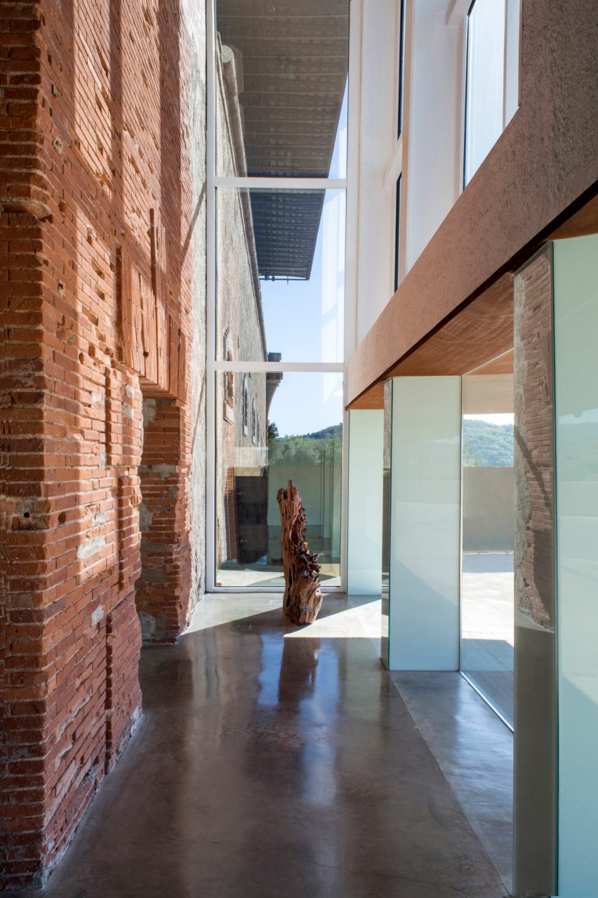 Sant Julià de Ramis fortress by Fuses Viader Arquitectes