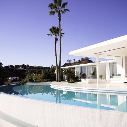 Residence overlooking Mulholland Drive by Heusch Inc.
