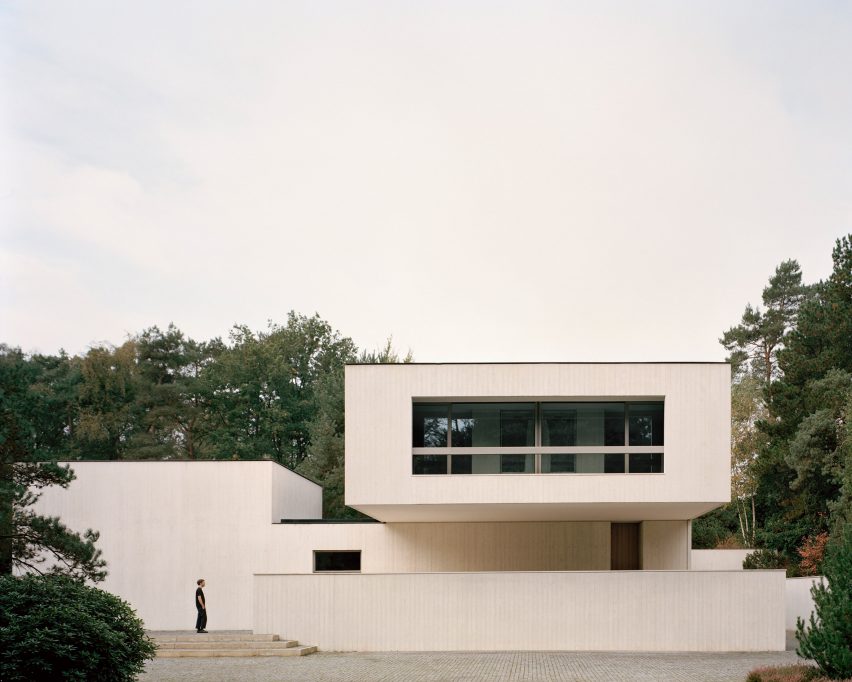 Villa Waalre by Russel Jones