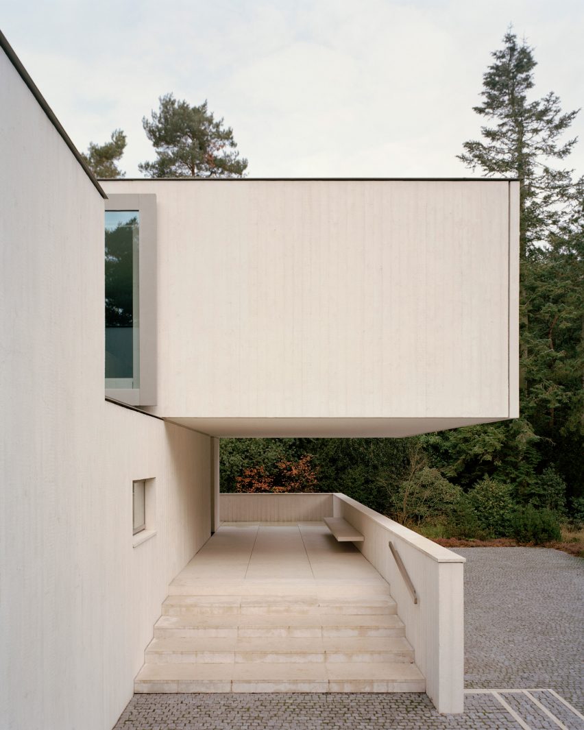 Villa Waalre by Russel Jones