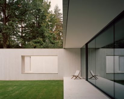 Villa Waalre by Russel Jones