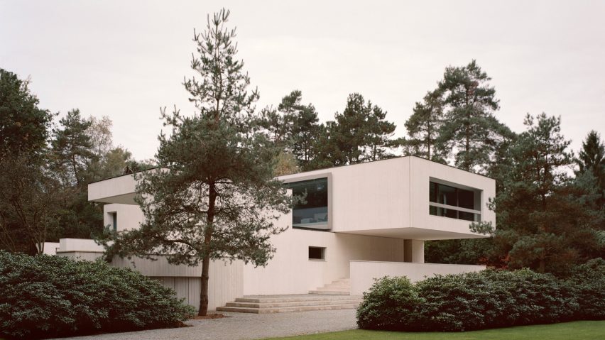 Villa Waalre by Russel Jones