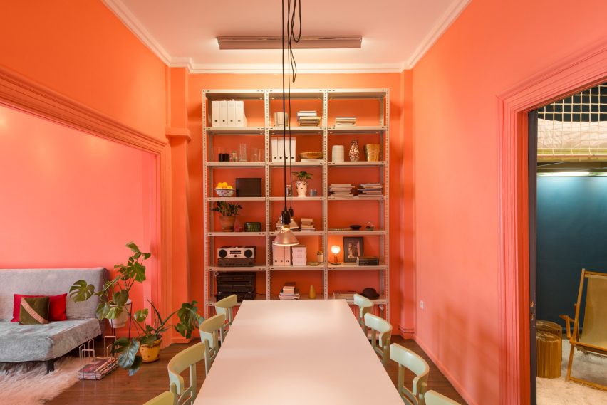 Waterfront Nikis Apartment by Stamatios Giannikis