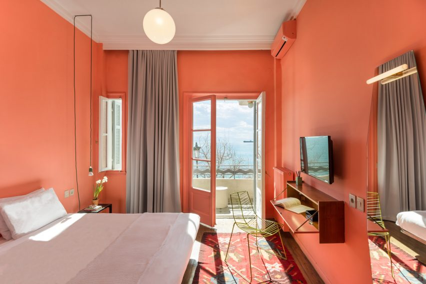 Waterfront Nikis Apartment by Stamatios Giannikis