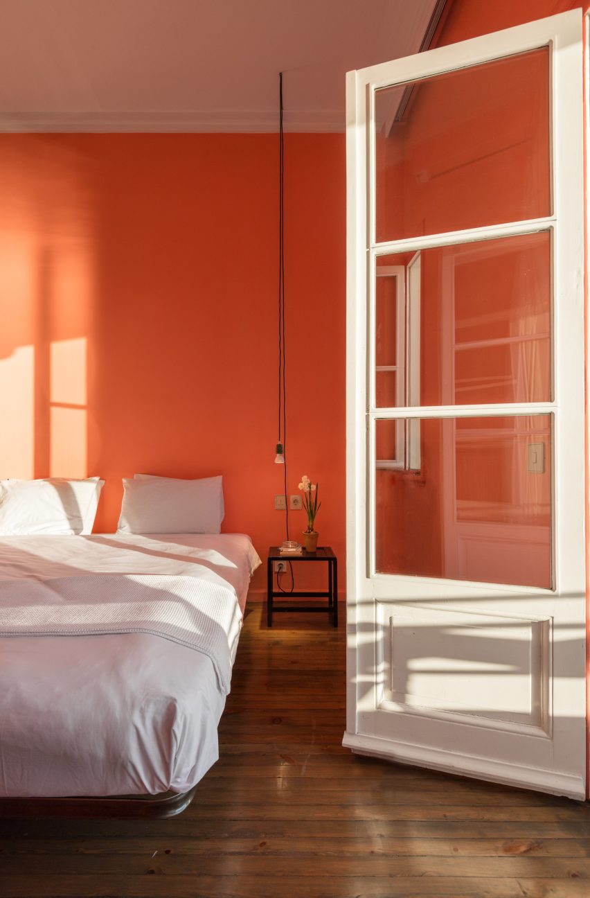Waterfront Nikis Apartment by Stamatios Giannikis