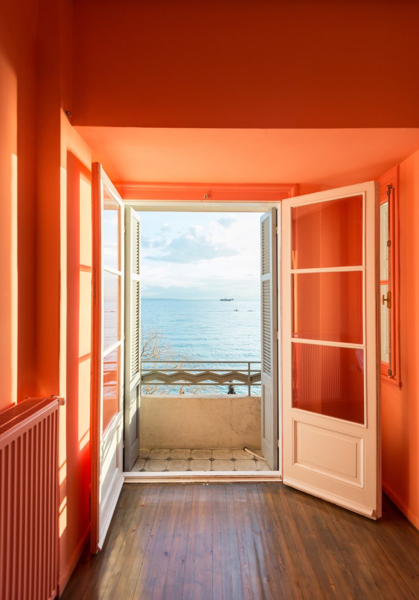 Waterfront Nikis Apartment by Stamatios Giannikis