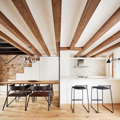 Triplex at Sant Antoni by Valentí Albareda Tiana