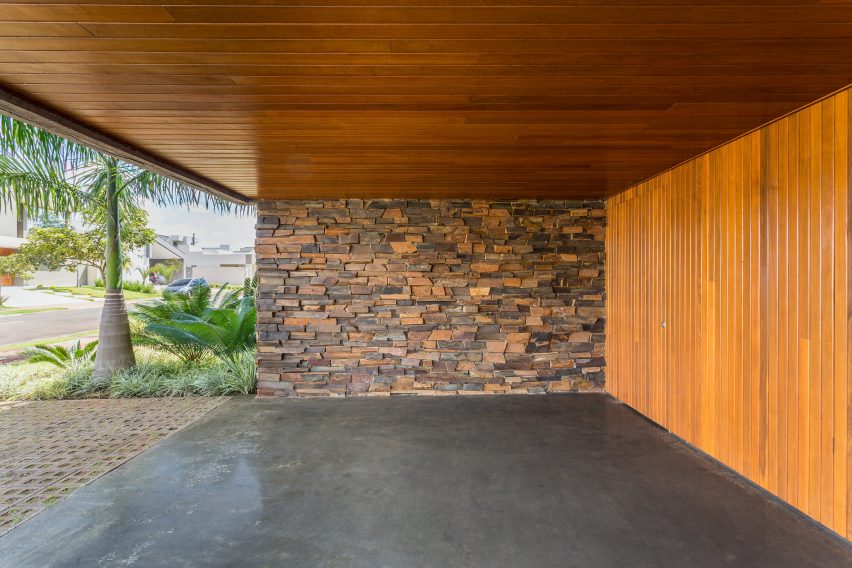 Alpha House by UABI