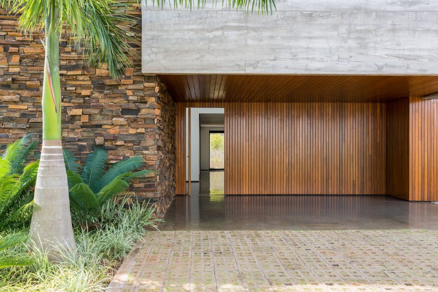 Alpha House by UABI