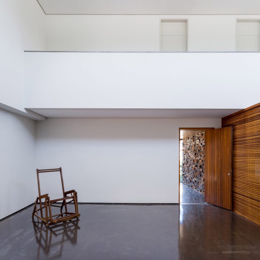 Alpha House by UABI