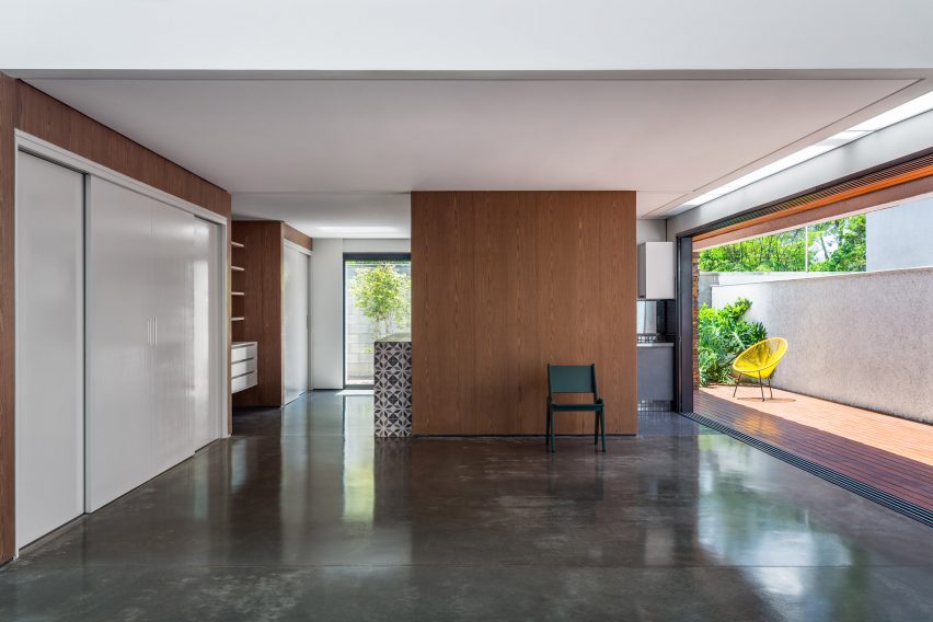 Alpha House by UABI