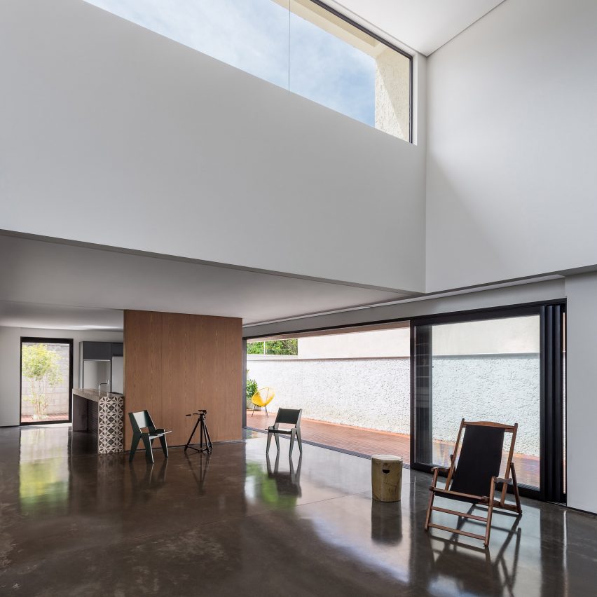 Alpha House by UABI