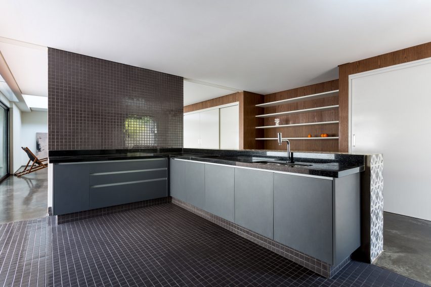 Alpha House by UABI