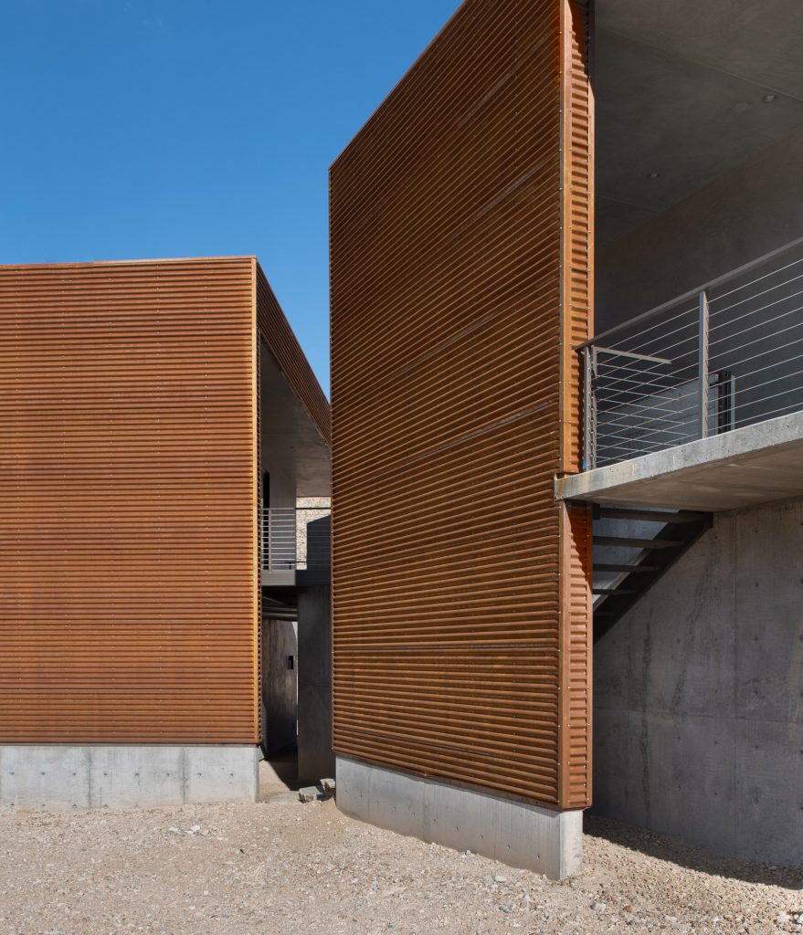 Arroyo House by Hoogland Architecture