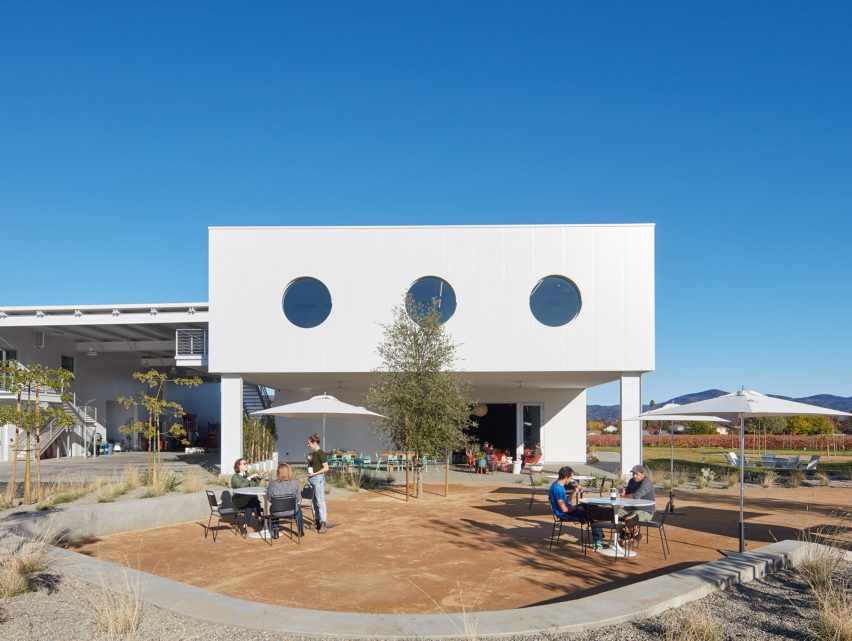 Ashes + Diamonds by Bestor Architecture