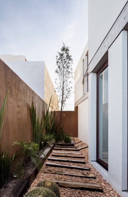 Casa Maguey by Intersticial Arquitectura