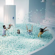 Latest Dezeen Weekly features an Instagram-friendly ball pit and Dezeen Awards shortlists