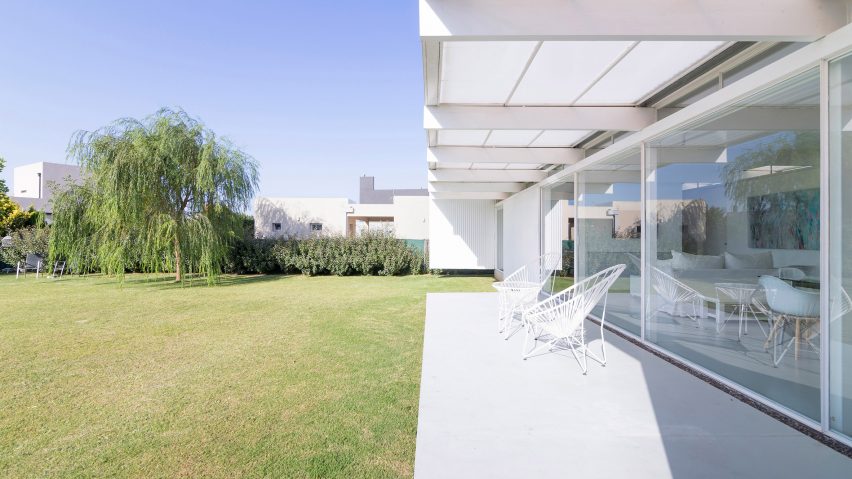 House in El Maitén by Bernardo Rosello Arquitectura
