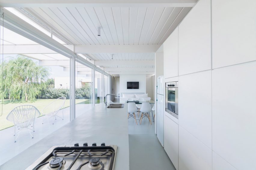 House in El Maitén by Bernardo Rosello Arquitectura