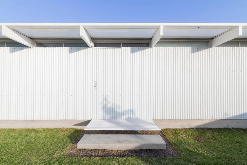 House in El Maitén by Bernardo Rosello Arquitectura