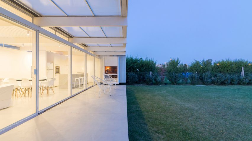 House in El Maitén by Bernardo Rosello Arquitectura