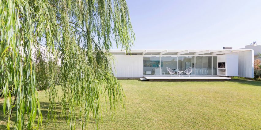 House in El Maitén by Bernardo Rosello Arquitectura