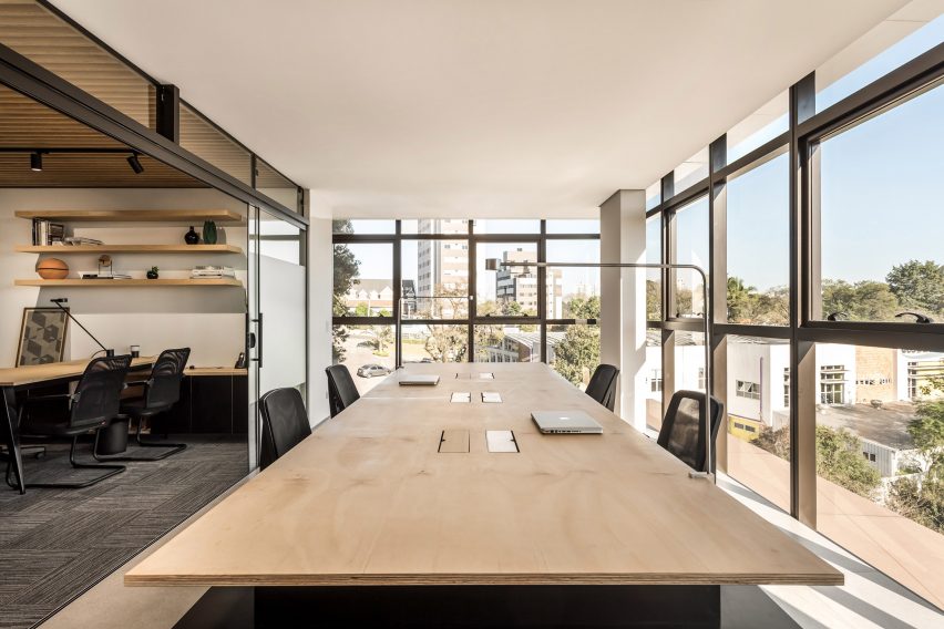 Frank Madieras office by SOLO Arquitetos
