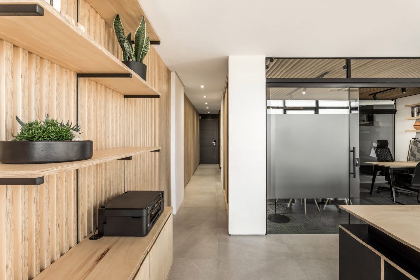 Frank Madieras office by SOLO Arquitetos