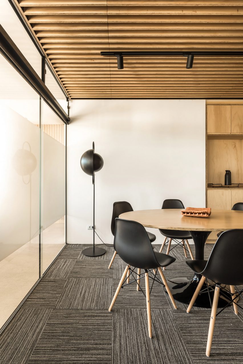 Frank Madieras office by SOLO Arquitetos