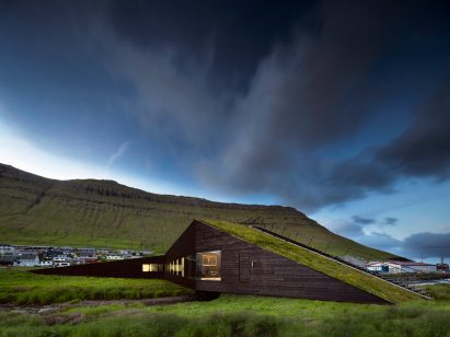 Eysturkommuna Town Hall by Henning Larsen