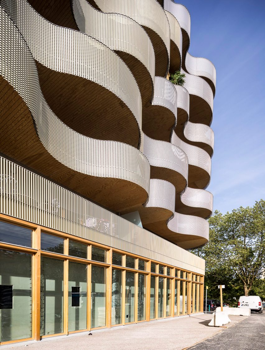 Ile Saint Denis Housing Project by Peripheriques Architectes