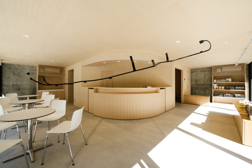 MAD transforms Kiyotsu Gorge Tunnel with mirrors, water and a spa