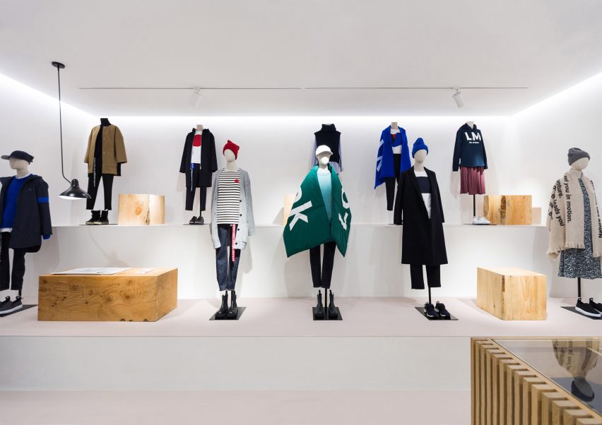 Loreak flagship store by Pensando en Blanco