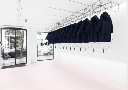Loreak flagship store by Pensando en Blanco