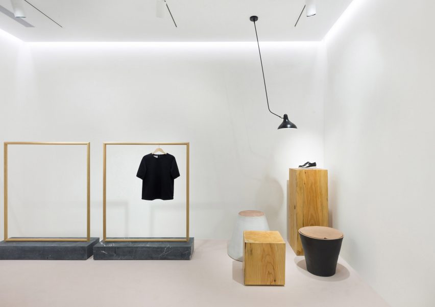 Loreak flagship store by Pensando en Blanco