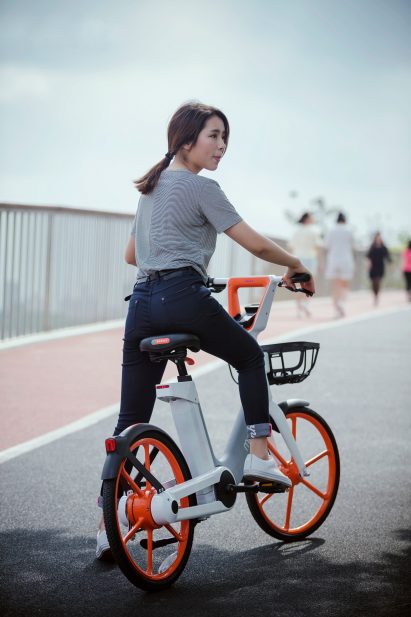 Mobike launches electric bike for dockless sharing