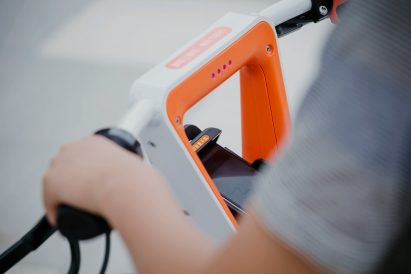 Mobike launches electric bike for dockless sharing