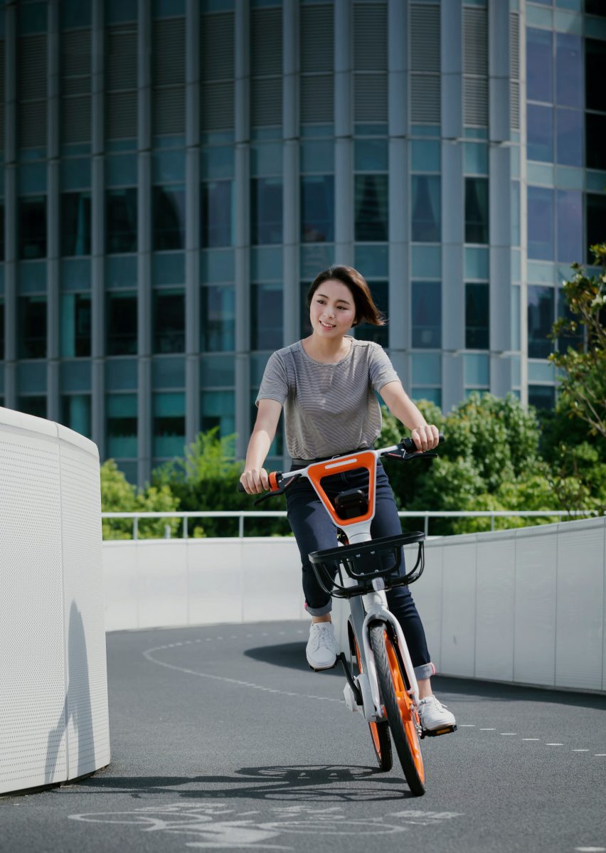 Mobike launches electric bike for dockless sharing