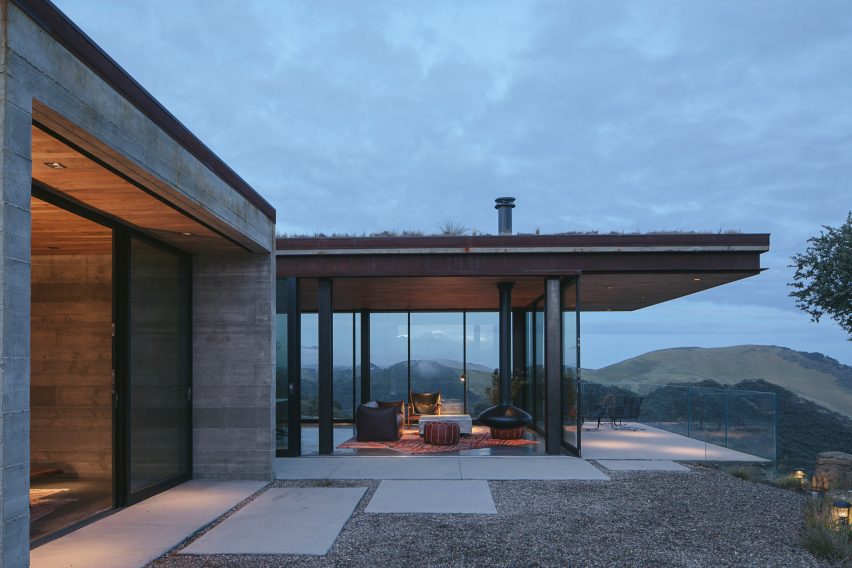 Off-Grid Guest House by Anacapa Architecture