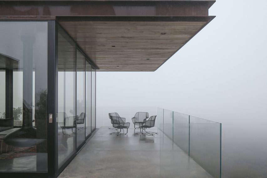 Off-Grid Guest House by Anacapa Architecture