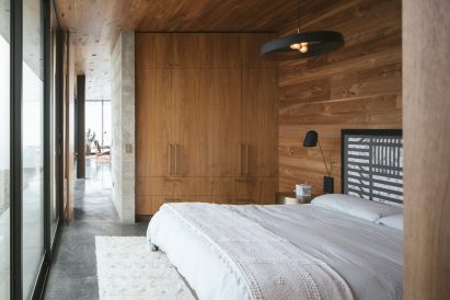 Off-Grid Guest House by Anacapa Architecture