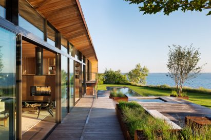 Peconic House by Mapos Studio